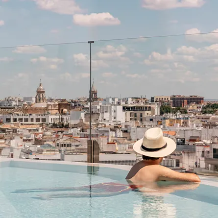 Ver proyecto de la piscina del hotel Gran Meliá Colón en Sevilla