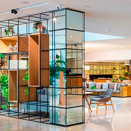 Proyectos de arquitectura hotelera: lobby del hotel Meliá Sevilla