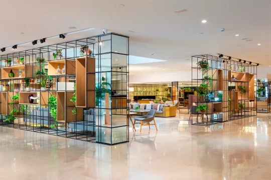 Reforma del lobby del hotel Meliá Sevilla, hotel Meliá Sevilla con zona de recepción