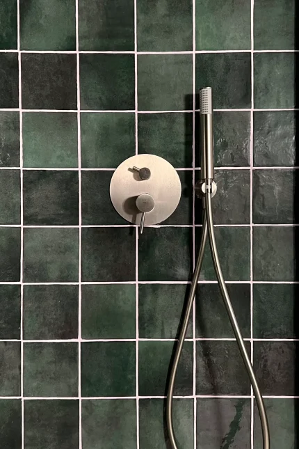 Segundo baño reformado del proyecto Piso Duque con diseño interior contemporáneo.